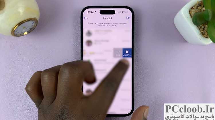 چگونه چت های واتساپ را در آیفون بایگانی و از حالت آرشیو خارج کنیم